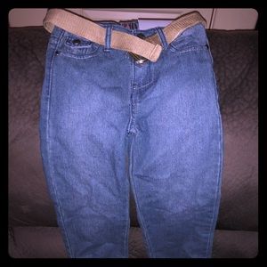 Jeans with belt for kids.